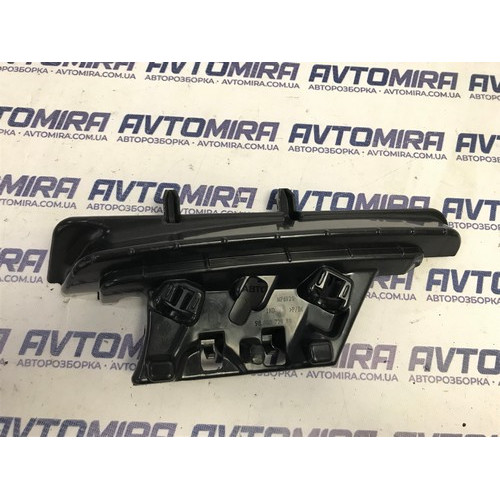 Дефлектор салона правый Peugeot 308 2013-2021 9800072080